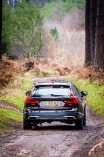 Volvo V90 D5 Cross Country 2017 года (UK)